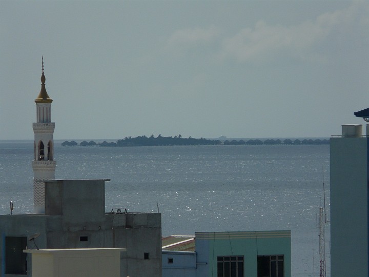 ... Stadt und Meer liegen wieder im hellen Sonnenlicht