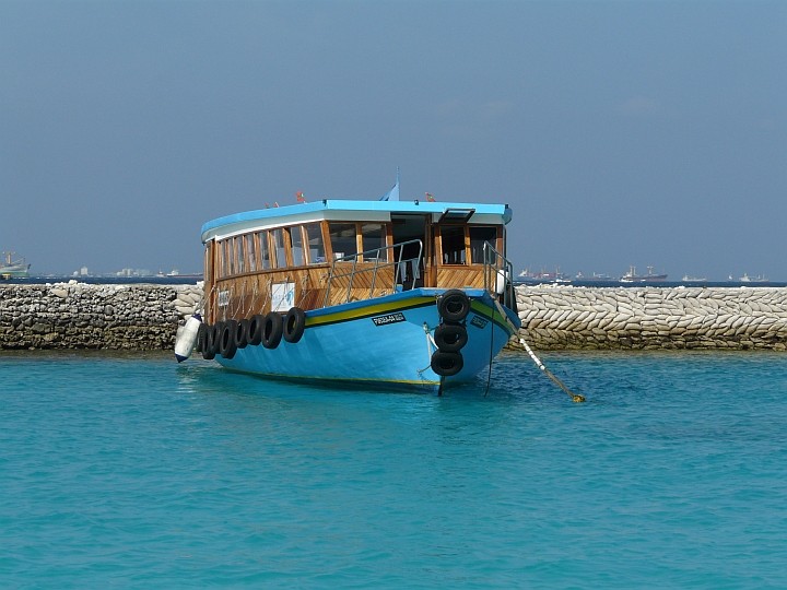 Dieses Schiff ist sorgfältig gepflegt, während ...