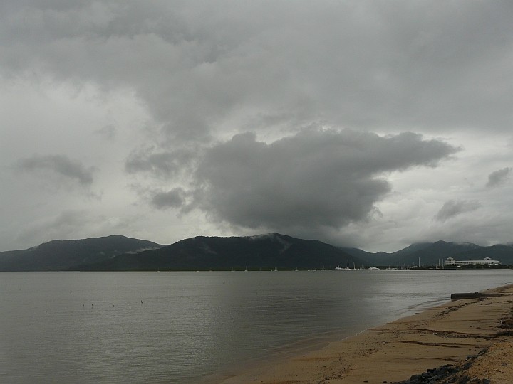 12.11.2009, 06:38 Ortszeit, Esplanade in Cairns