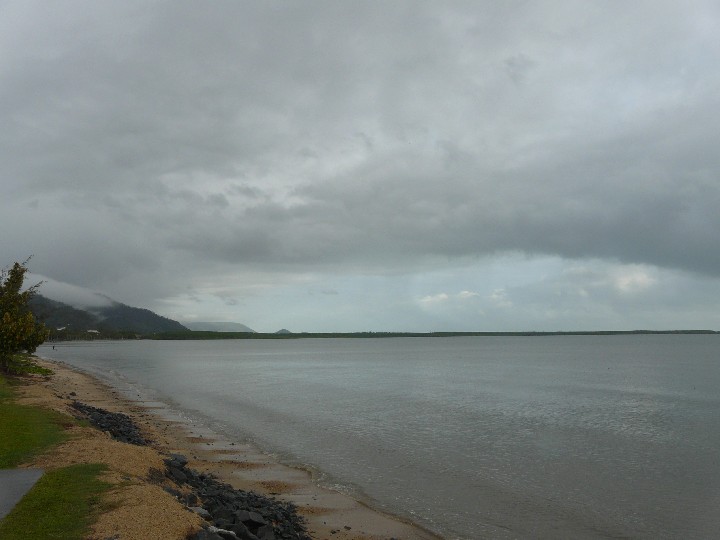 13.11.2009, 06:45 Ortszeit, Esplanade in Cairns, Blick nach Norden