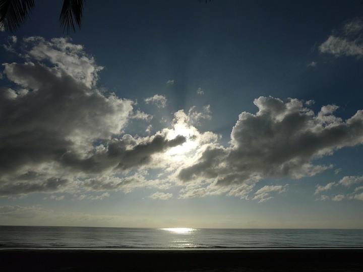 19.11.2009, 06:41 Ortszeit, Four Mile Beach in Port Douglas